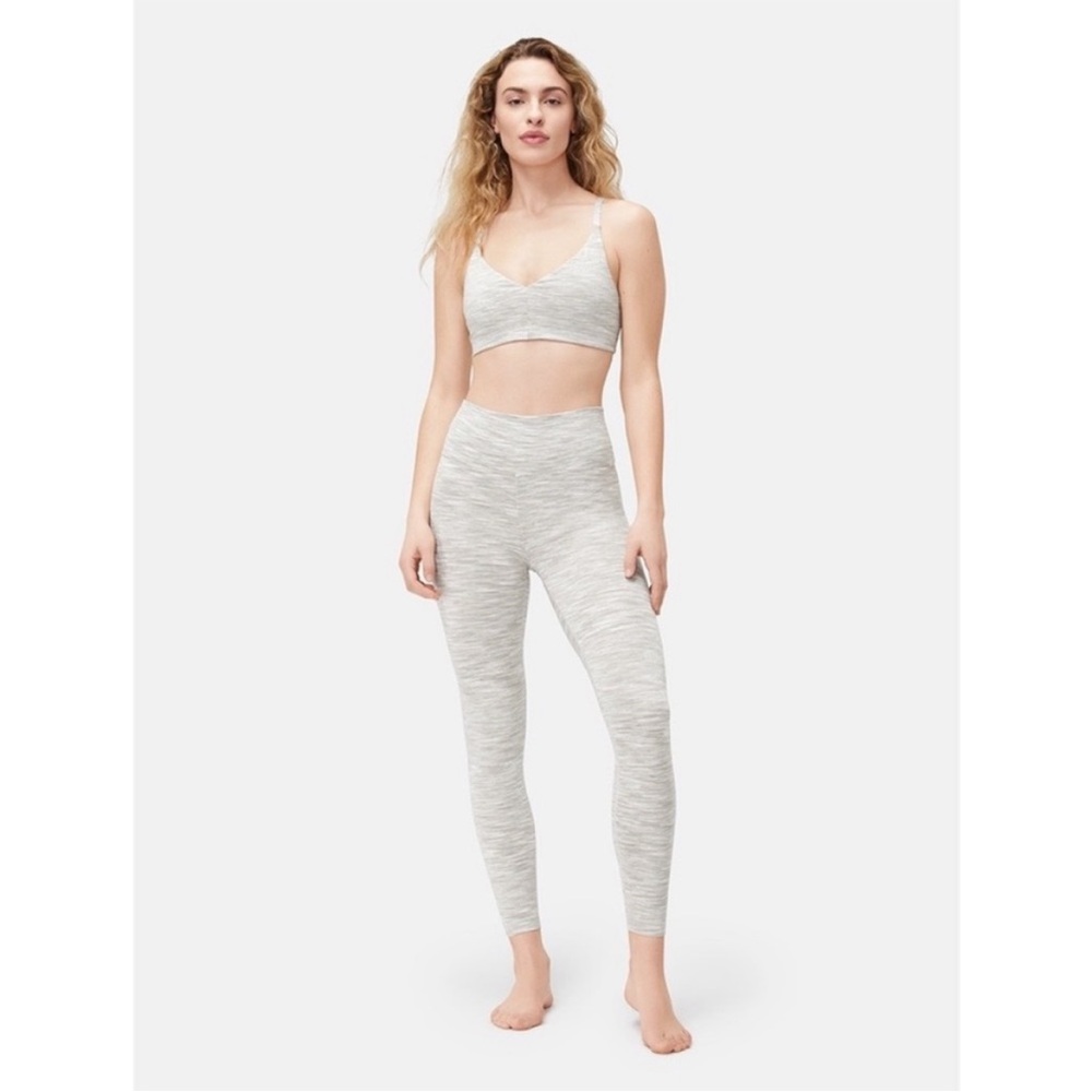 NWT Outdoor Voices • flow 7/8 leggings oatmeal color sz M